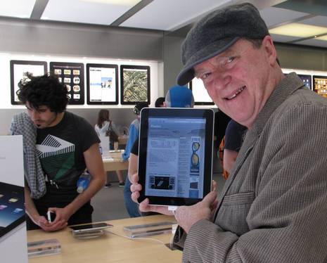 Panbo at the Apple iPad store.JPG